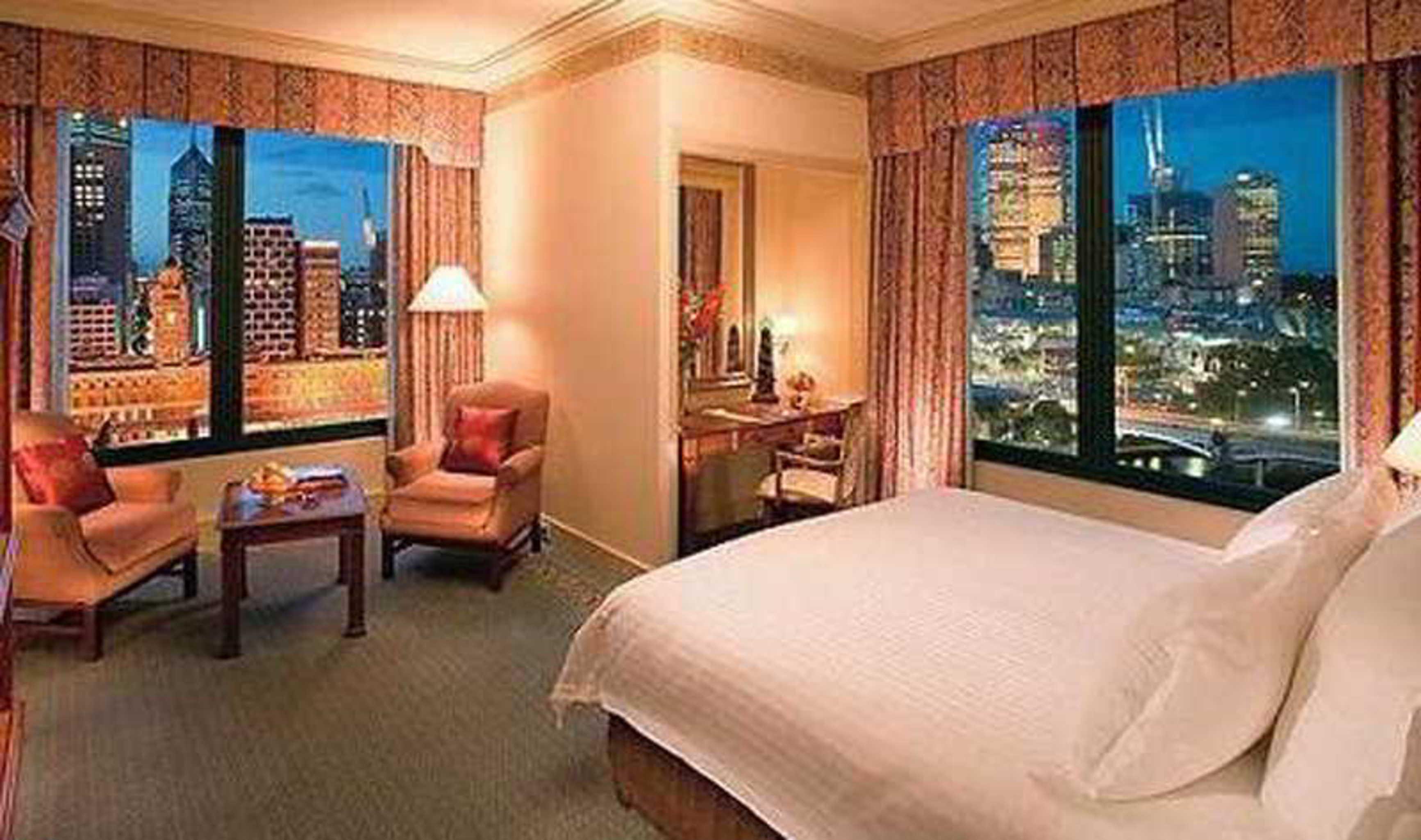 Hotel The Langham Melburne Habitación foto A guest room at the Four Seasons Hotel