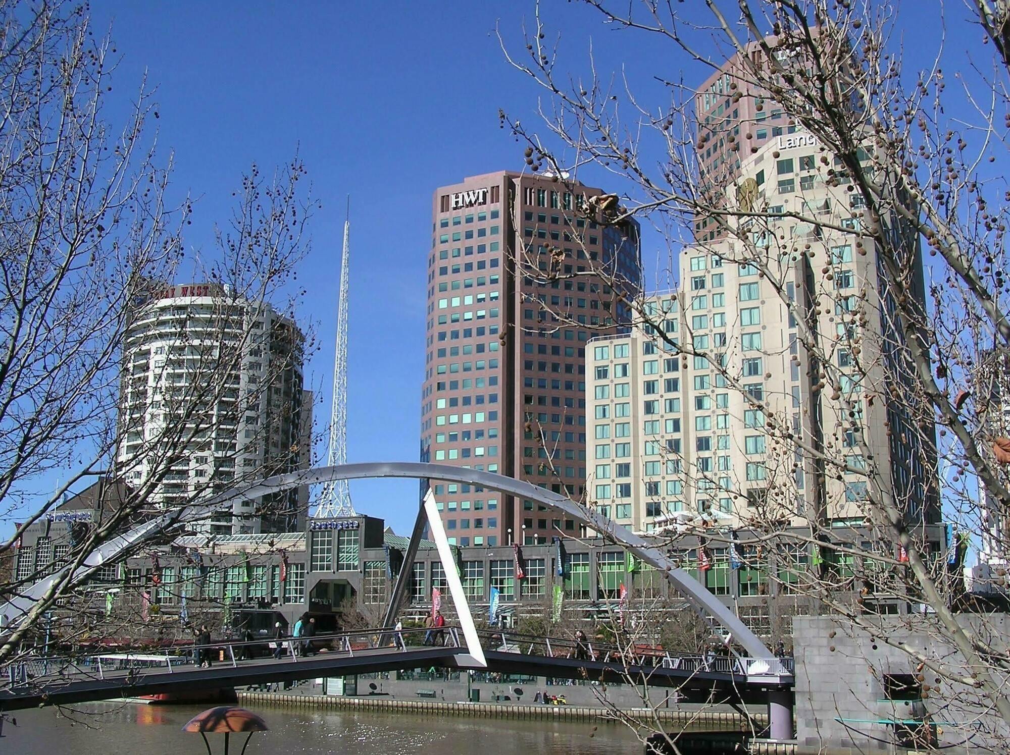 Hotel The Langham Melburne Exterior foto The Yarra River and the Yarra Bridge